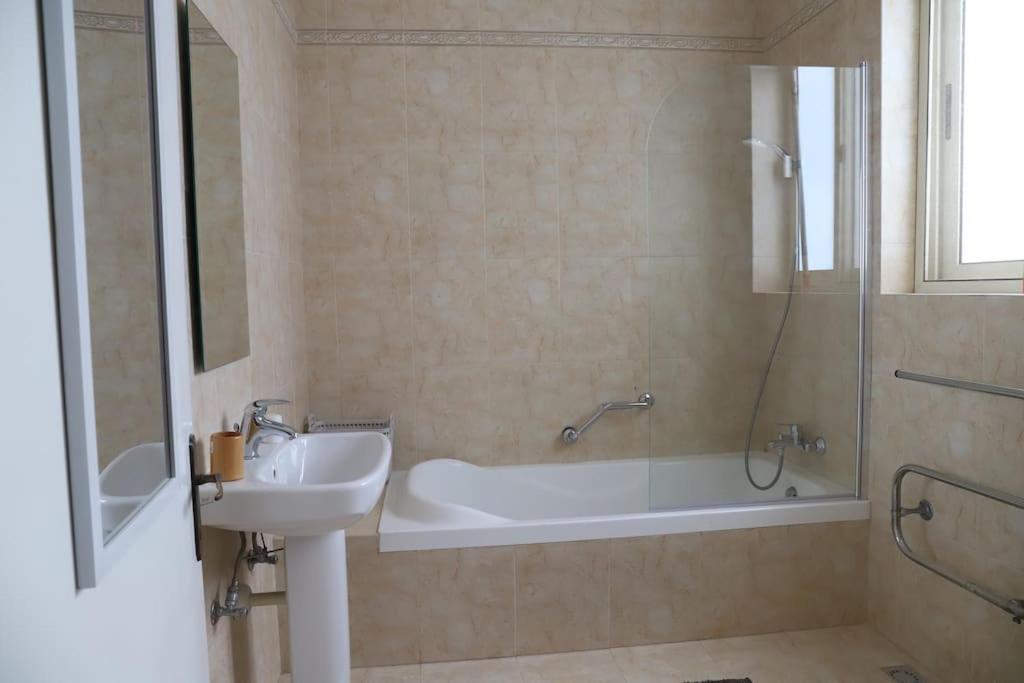 Seaview 3 Bedroom Apartment In สลีมา ภายนอก รูปภาพ