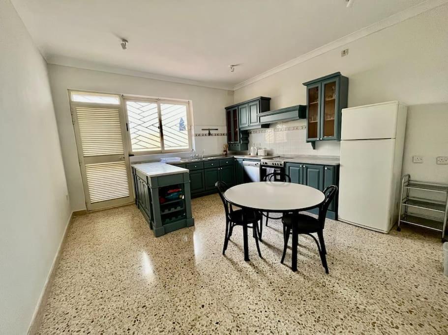Seaview 3 Bedroom Apartment In สลีมา ภายนอก รูปภาพ